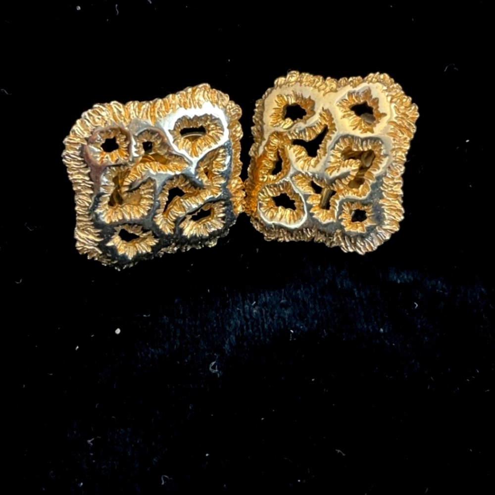 VINTAGE TRIFARI CLIP EARRINGS GOLD TONE
